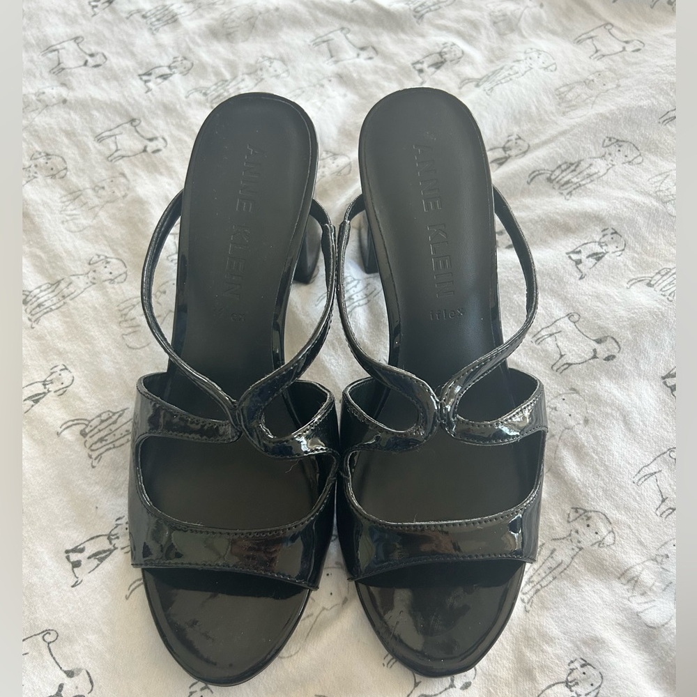 Anne Klein Size 8 Kitten Heels